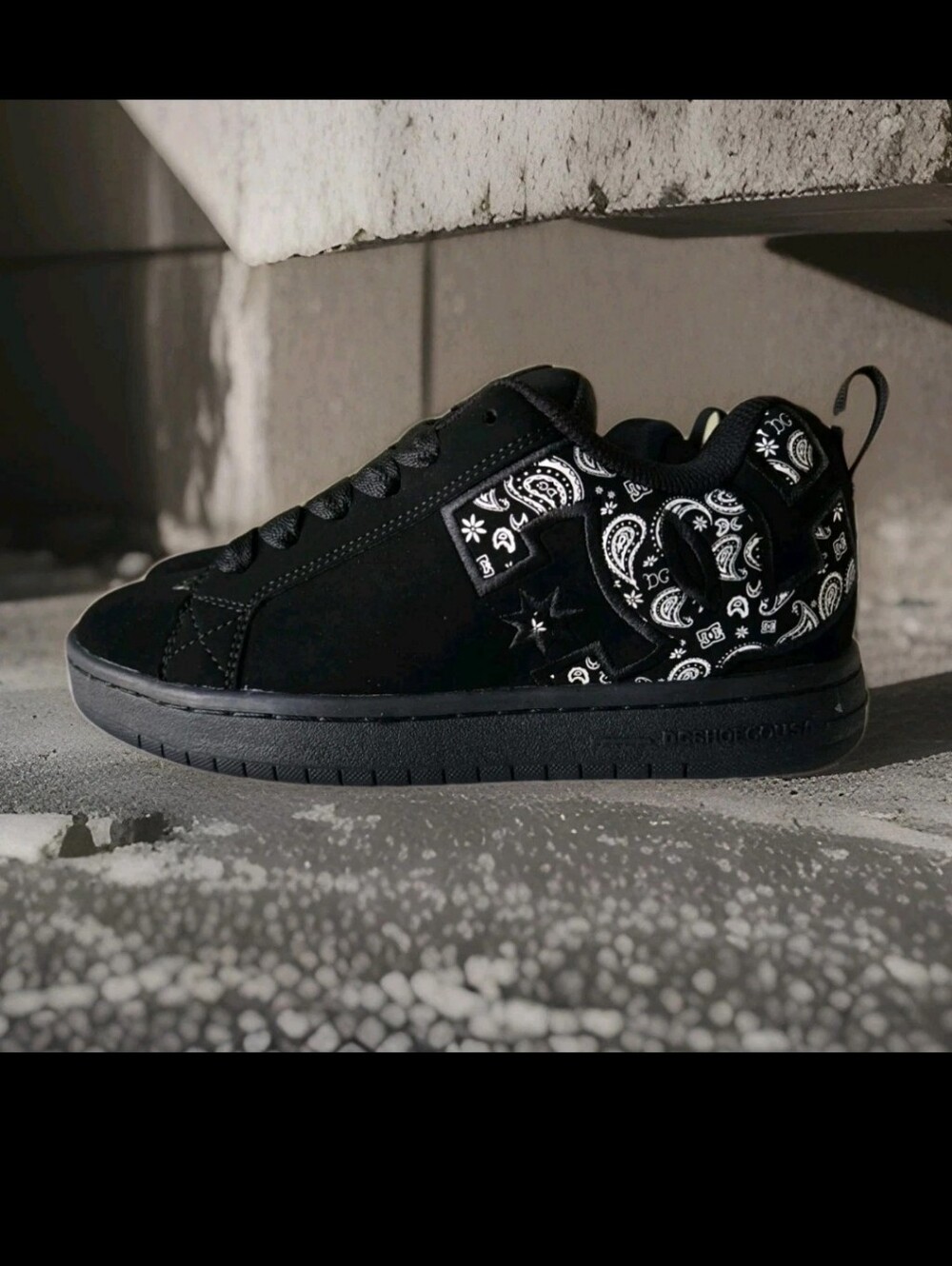 DC Court Graffik Skate Shoe Low Top - Black/Paisley - M6/W7.5, Men's 11.5
